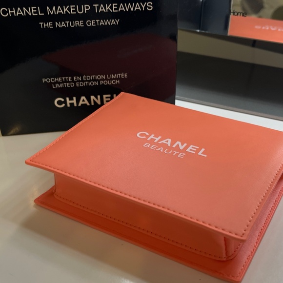 Chanel Peach Spring Makeup Bag - Picture 4 of 5
